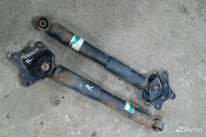 Амортизатор задний Lexus RX 3 2009-2015г