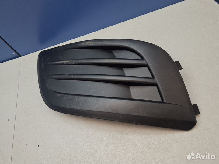 Заглушка бампера правая LADA Largus 2011