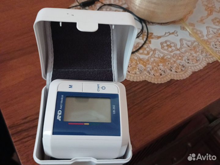 Тонометр на запястье and