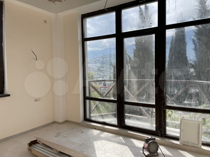 Дом 450 м² на участке 4 сот.