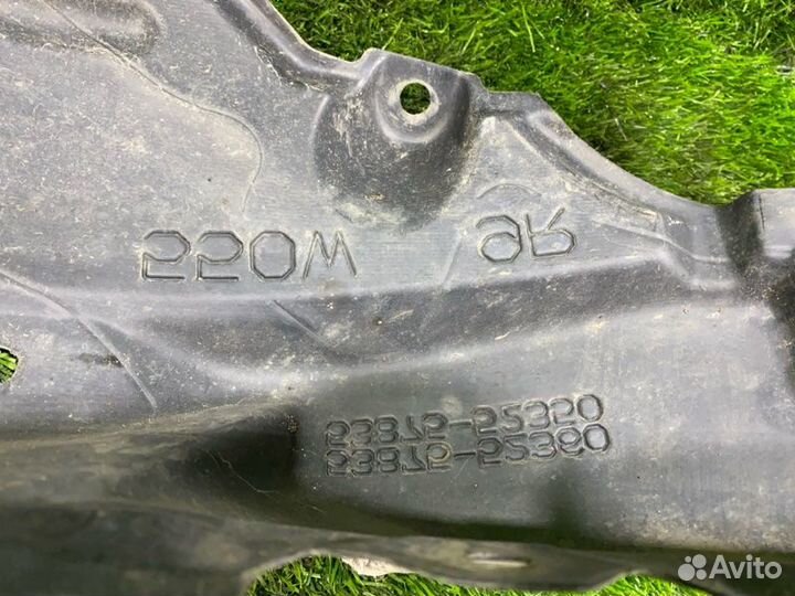 Подкрылок передний правый Toyota Aqua NHP10