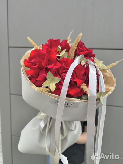 Букет красных французских роз