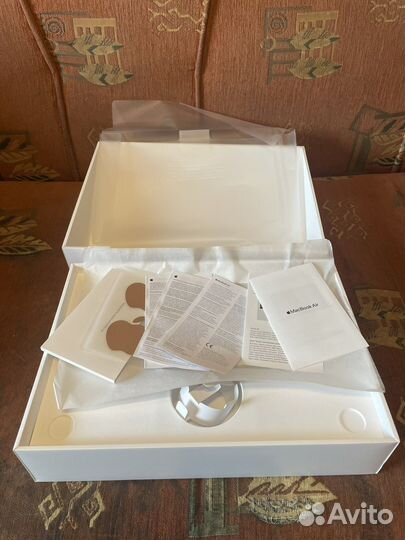 Коробка MacBook Air золотой