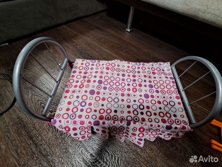 Кровати и переноска для кукол