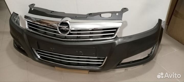 Бампер решётки Opel Astra H 2007-2014