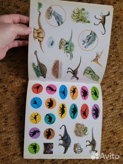 Книга с наклейками про динозавров