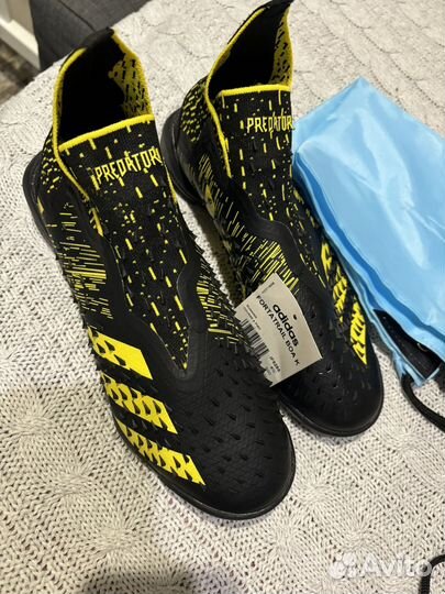 Футбольные бутсы adidas 38