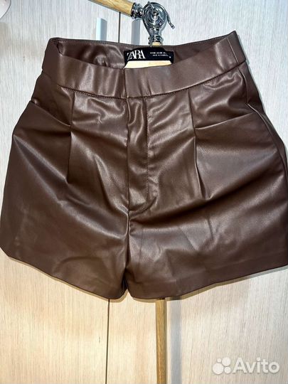 Шорты Zara из искусственной кожи