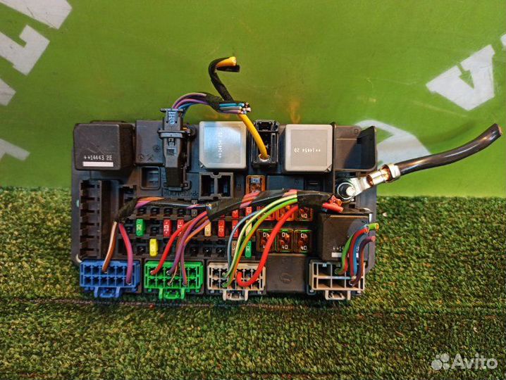 Блок предохранителей задний Jaguar Xj X351