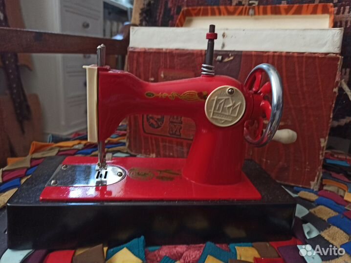 Детская швейная машинка