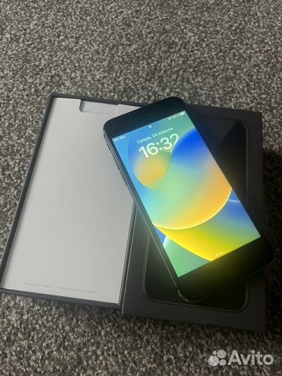 iPhone 8, 64 ГБ