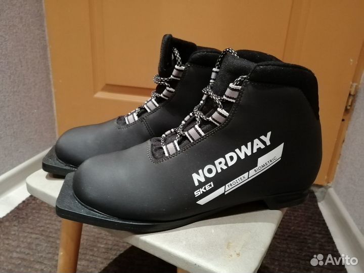 Ботинки лыжные р.43-44