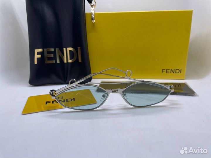 Fendi - Солнцезащитные очки c культовыми заушникам