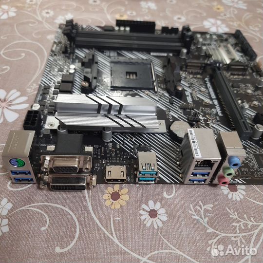 Материнская плата am4 b550m