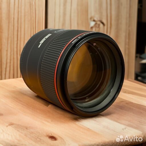 Canon EF 85mm f/1.4L IS USM