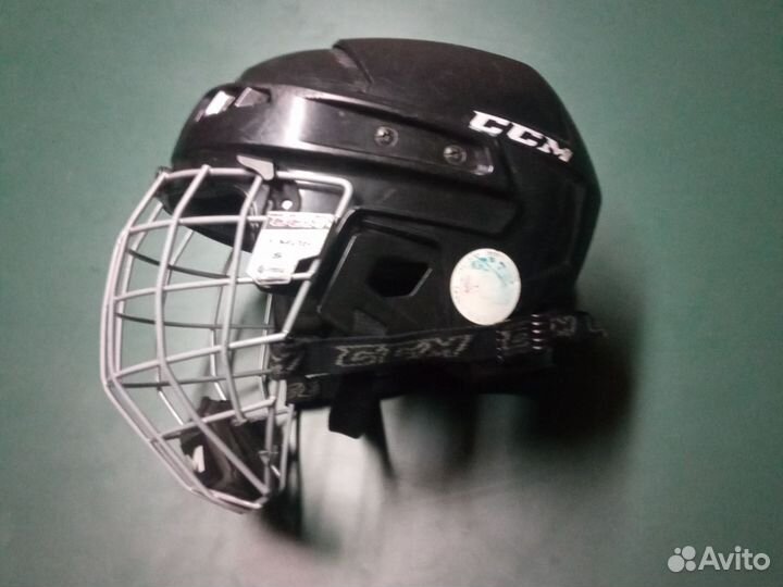 Хоккейный шлем