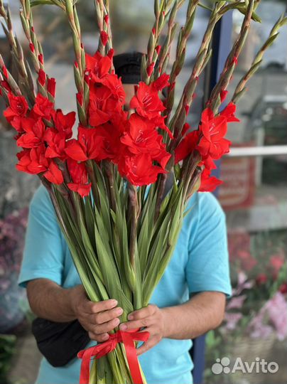Гладиолусы букет