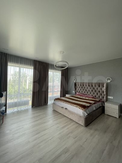 Коттедж 215 м² на участке 15 сот.