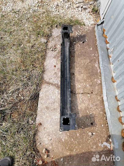 Skoda Yeti усилитель бампера заднего