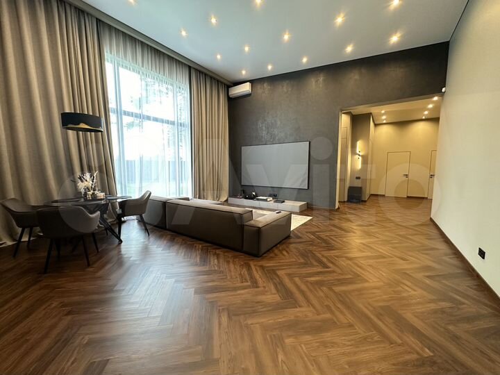 Коттедж 280 м² на участке 12 сот.