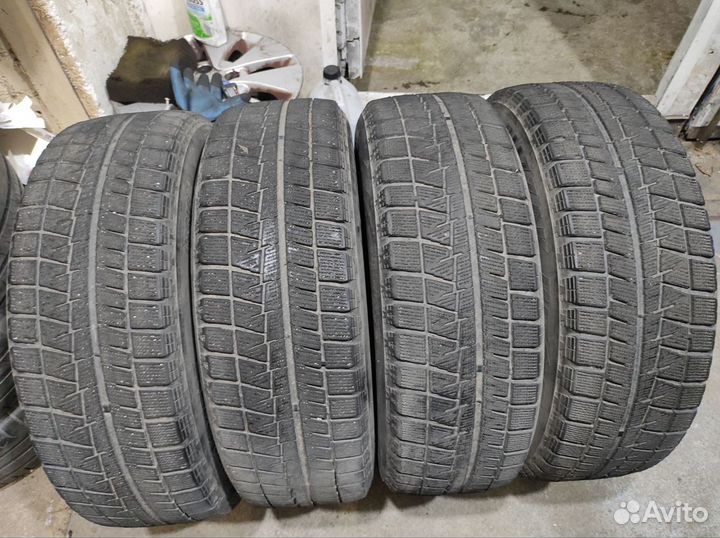 Bridgestone Blizzak Revo GZ 215/65 R16