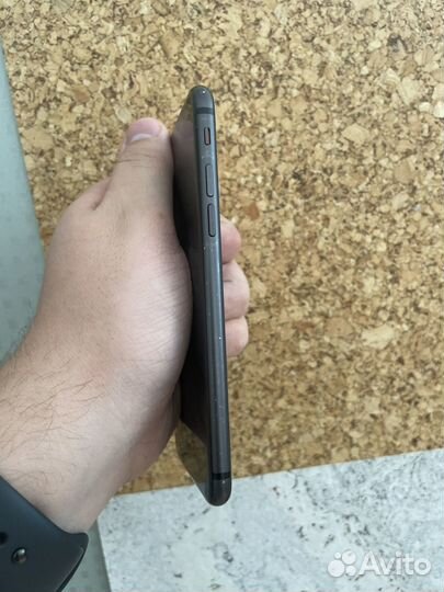 iPhone 8, 64 ГБ