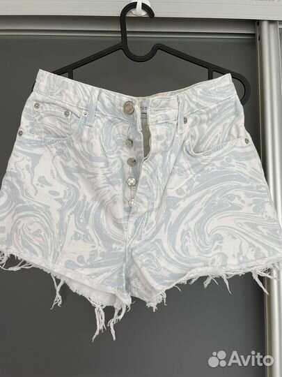 Шорты и джинсовая куртка