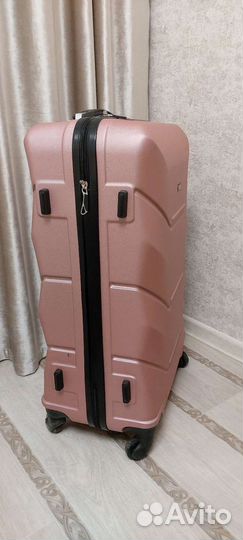 Чемодан на колесах большой, средний