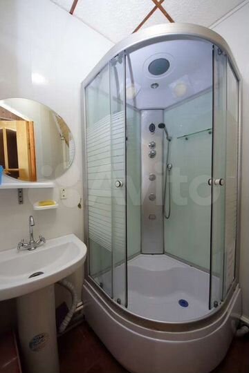 Комната 18 м² в 5-к., 1/2 эт.