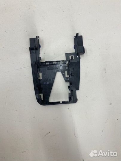 Кронштейн камеры передний Toyota Camry V70