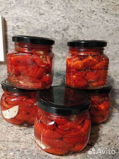 Вяленые помидоры и сливы. Домашний сыр