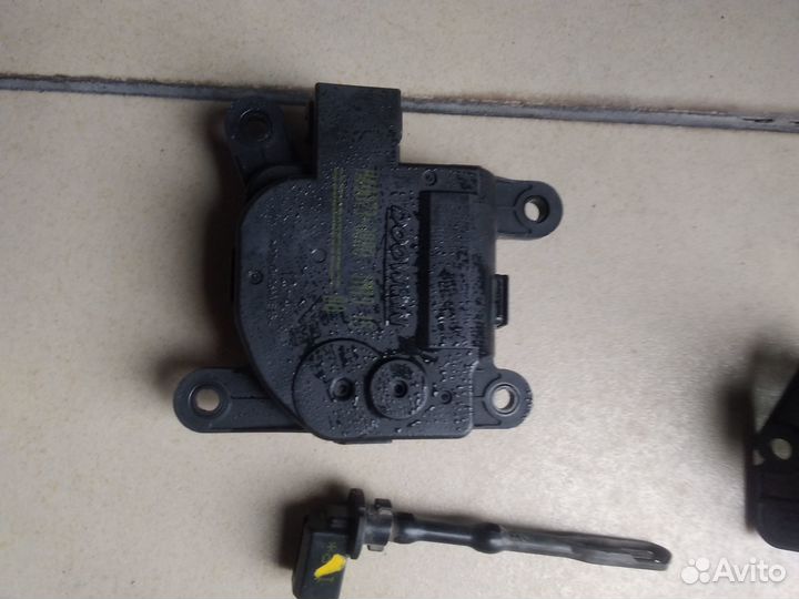 Hyundai Solaris заслонка отопителя