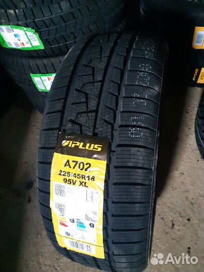 Aplus A702 225/45 R18 и 255/40 R18 95V