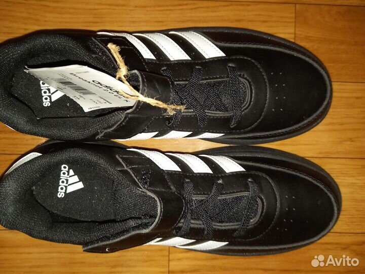 Кроссовки Adidas новые