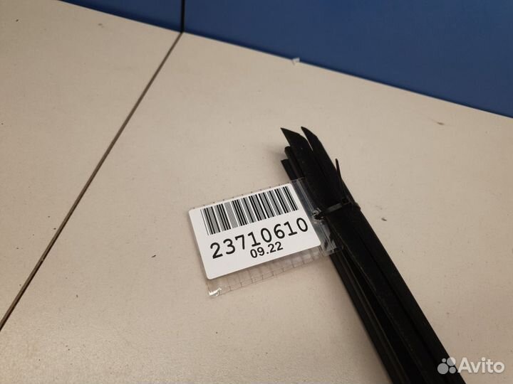 Накладка стекла передней левой двери Volkswagen Pa