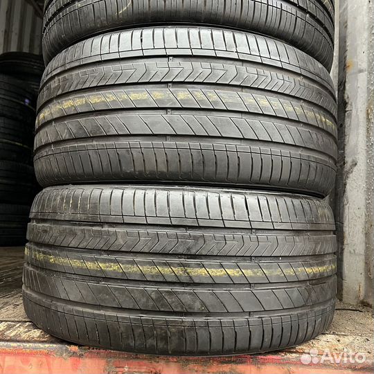 Kumho Majesty 9 Solus TA91 245/45 R19 и 275/40 R19