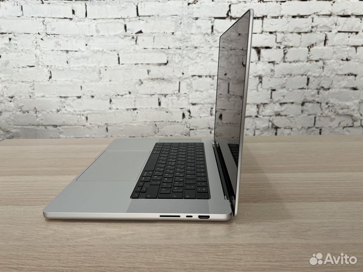 Новый MacBook Pro 16 (M1 Pro) 16 гб, 1 тб SSD