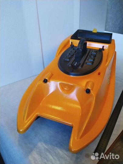 Прикормочный кораблик leon