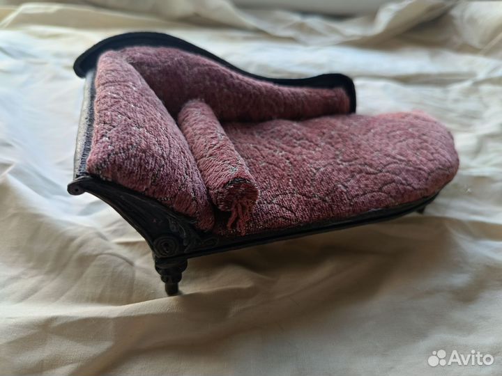 Диван модель в масштабе 1:10