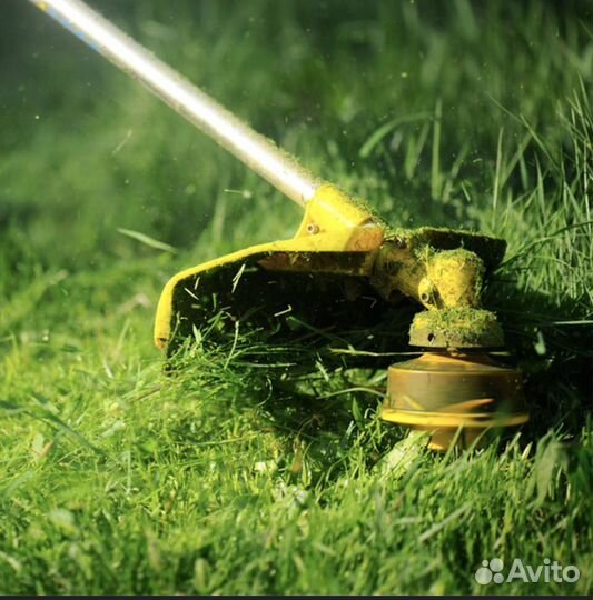 Покос травы триммером