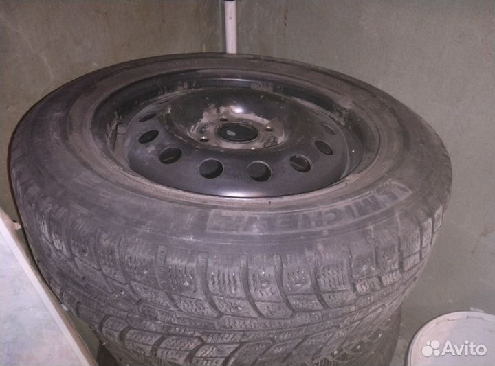 Одно колесо на Ford Fusion 185/65 r15