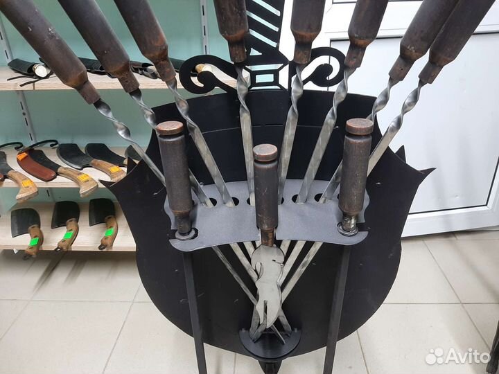 Подставка щит для шампуров с шампурами