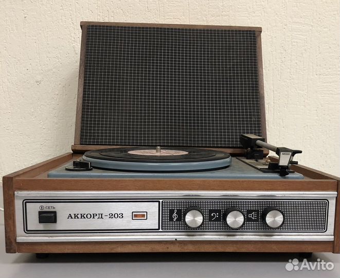 Электрофон проигрыватель пластинок Аккорд-203