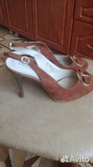 Продаю новые босоножки