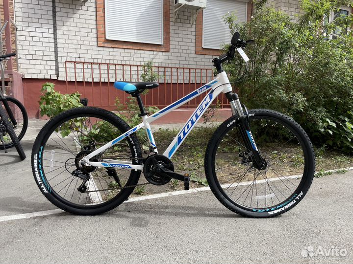 Горный велосипед на 26 колесах с низкой рамой