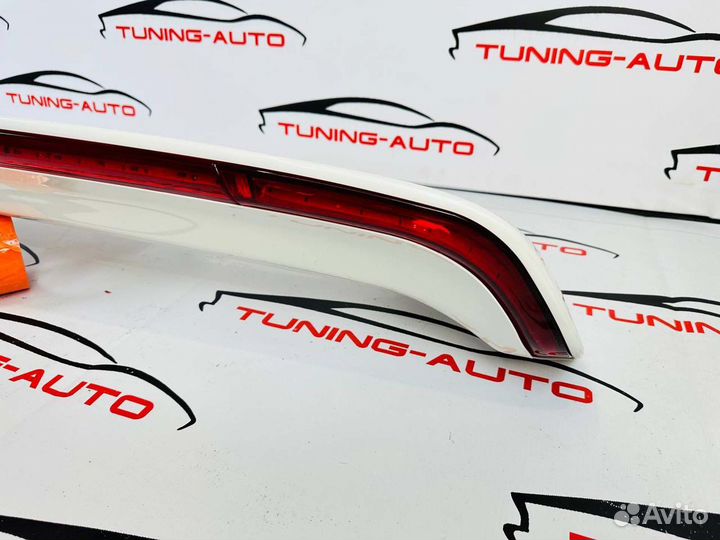 Спойлер на верх Toyota Land Cruiser 200 LED Y6602