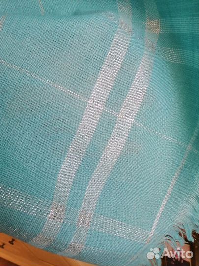 Новый платок чистая шерсть с люрексом 100х100