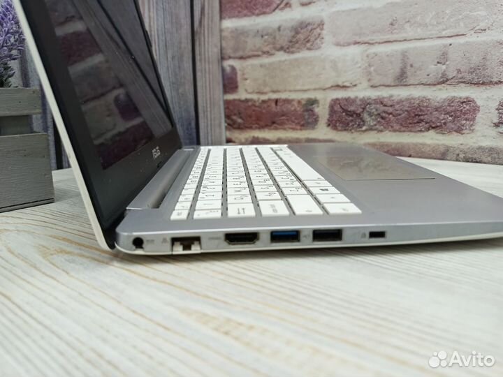 Ноутбук Asus X201E белый 11.6