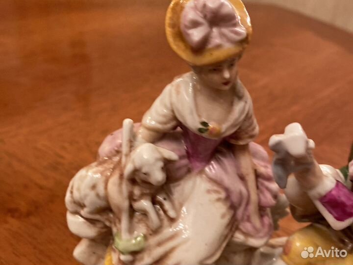 Статуэтка фарфор