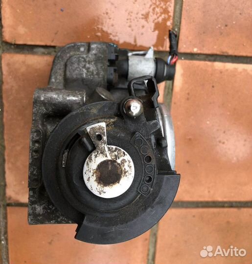 Заслонка дроссельная VW Passat B5 058133063M